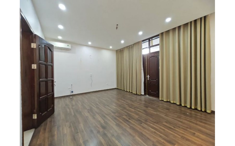 Vip Biệt Thự Thanh Xuân 14 Tỷ 110m2 MT 5,6m2 Ngay Sát Ngã Tư Sở,Gần Ô Tô